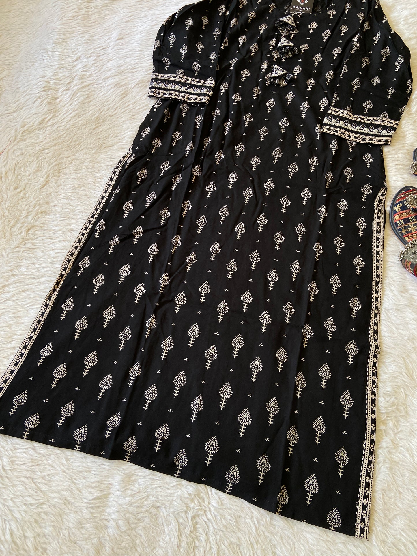 Round Neck Style Jaipuri Print Rayon Straight Kurti. Rayon Straight Kurtis For Women.