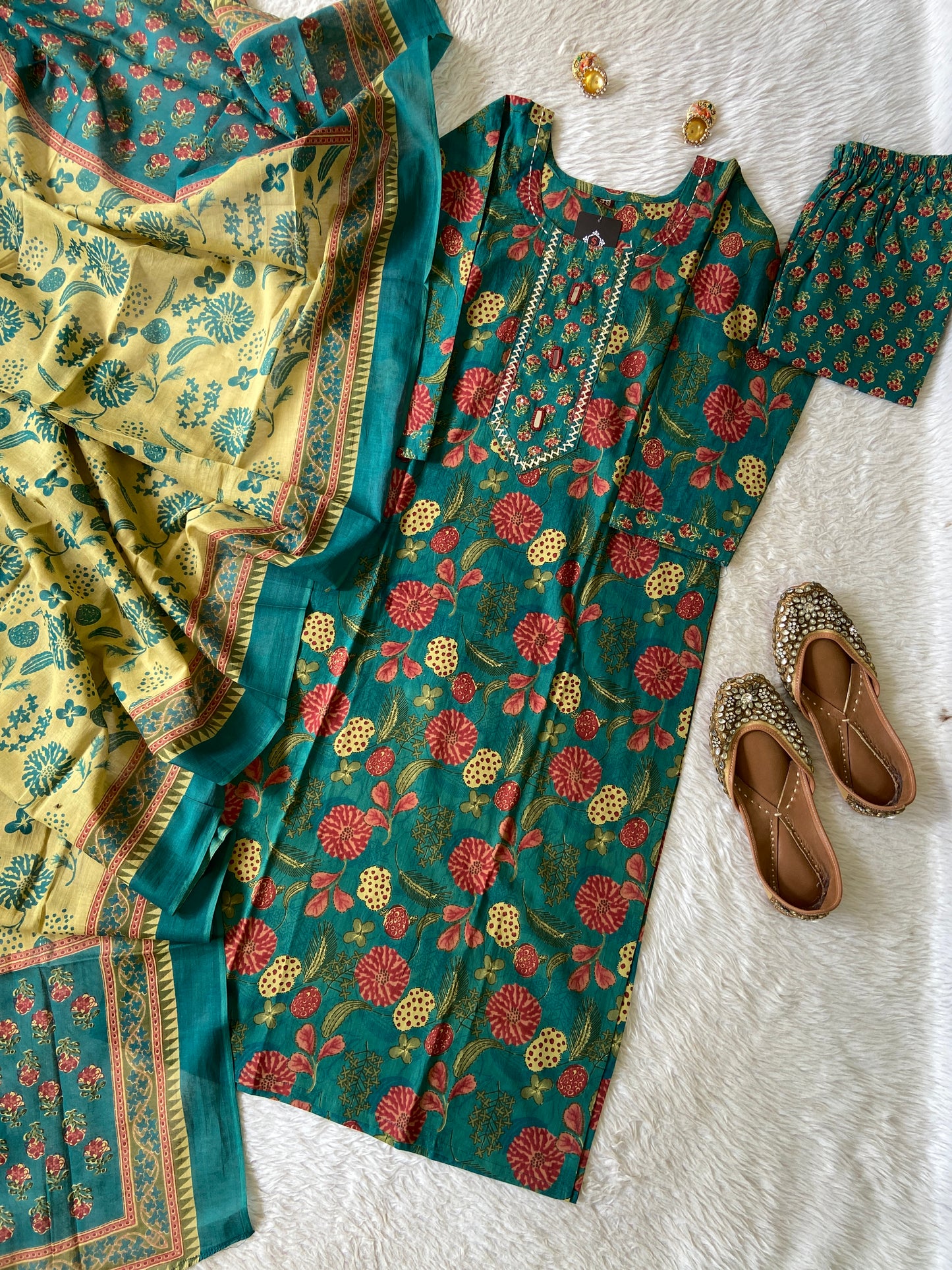 Jaipuri Print Cotton Straight Cut Kurti With Pant And Dupatta. Cotton Suit Sets For Women Online India. Shop the Latest Festive Summer Collection at Shivani Designer Kurti.