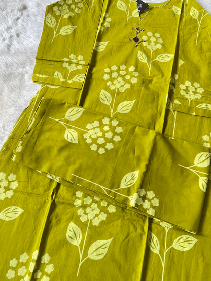 Jaipuri Cotton Printed Straight Kurti With Palazzo. Cotton Kurti Sets For Women Online India. Shop the Latest Festive Summer Collection at Shivani Designer Kurti.