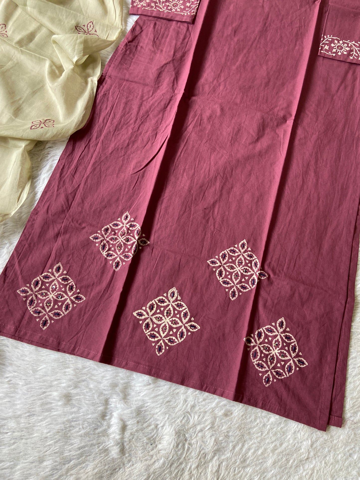 Patch Work In Neck, Cotton Straight Kurti With Palazzo And Dupatta (Gamthi Pair). Cotton Suit Sets For Women Online India. Shop the Latest Festive Summer Collection at Shivani Designer Kurti.