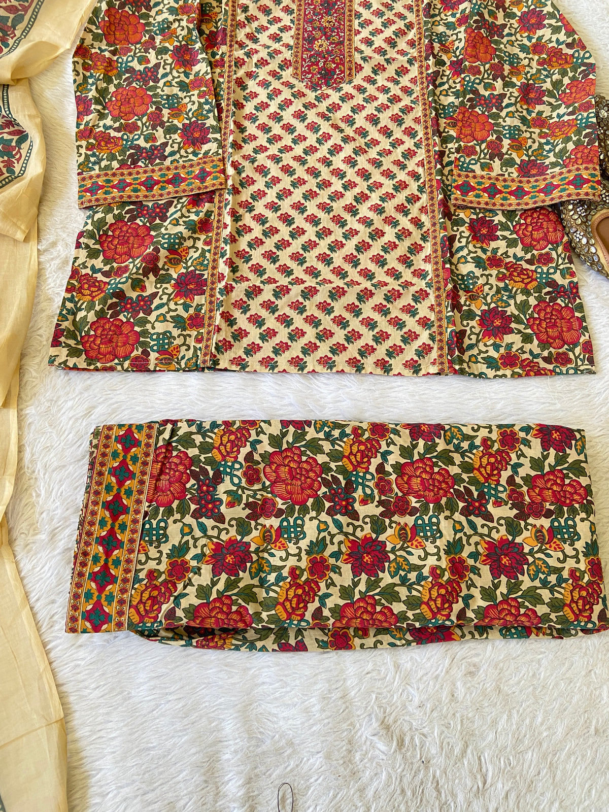Gopi Dress. Cotton Printed Short Kurti With Divider Palazzo And Dupatta. Cotton Suit Sets For Women Online India. Shop the Latest Festive Summer Collection at Shivani Designer Kurti.