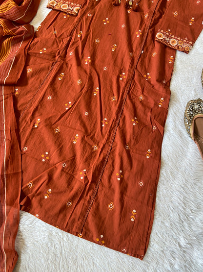 V-Neck Style, Embroidery Work Cotton Straight Cut Kurti With Pant And Dupatta. Cotton Suit Sets For Women Online India. Shop the Latest Festive Summer Collection at Shivani Designer Kurti.