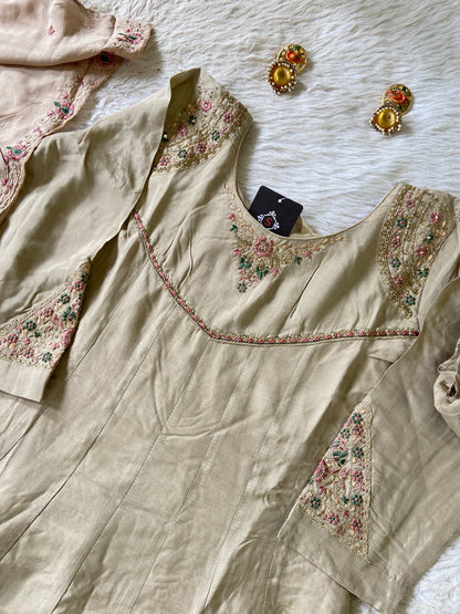 Premium Designer Anarkali Suit. Silk Suit Sets For Women Online India. Shop the Latest Festive Summer Collection at Shivani Designer Kurti.