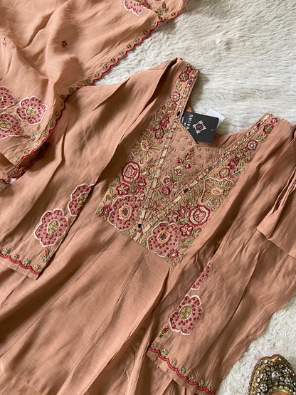 Premium Designer Anarkali Suit. Silk Suit Sets For Women Online India. Shop the Latest Festive Summer Collection at Shivani Designer Kurti.