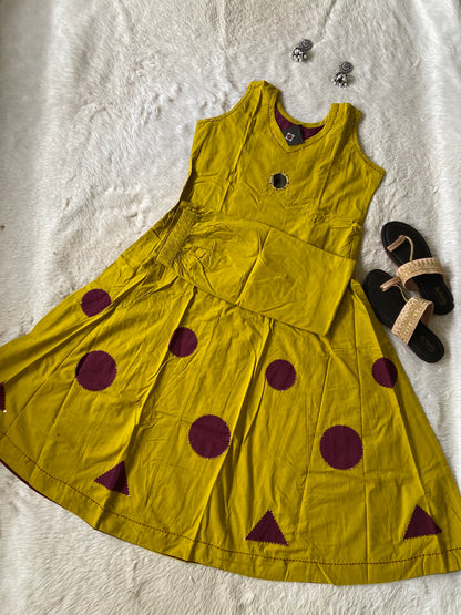 Aplic Work Cotton Anarkali Sleeveless Kurti And Palazzo. Cotton Anarkali Kurti Sets For Women Online India. Shop the Latest Festive Summer Collection at Shivani Designer Kurti.