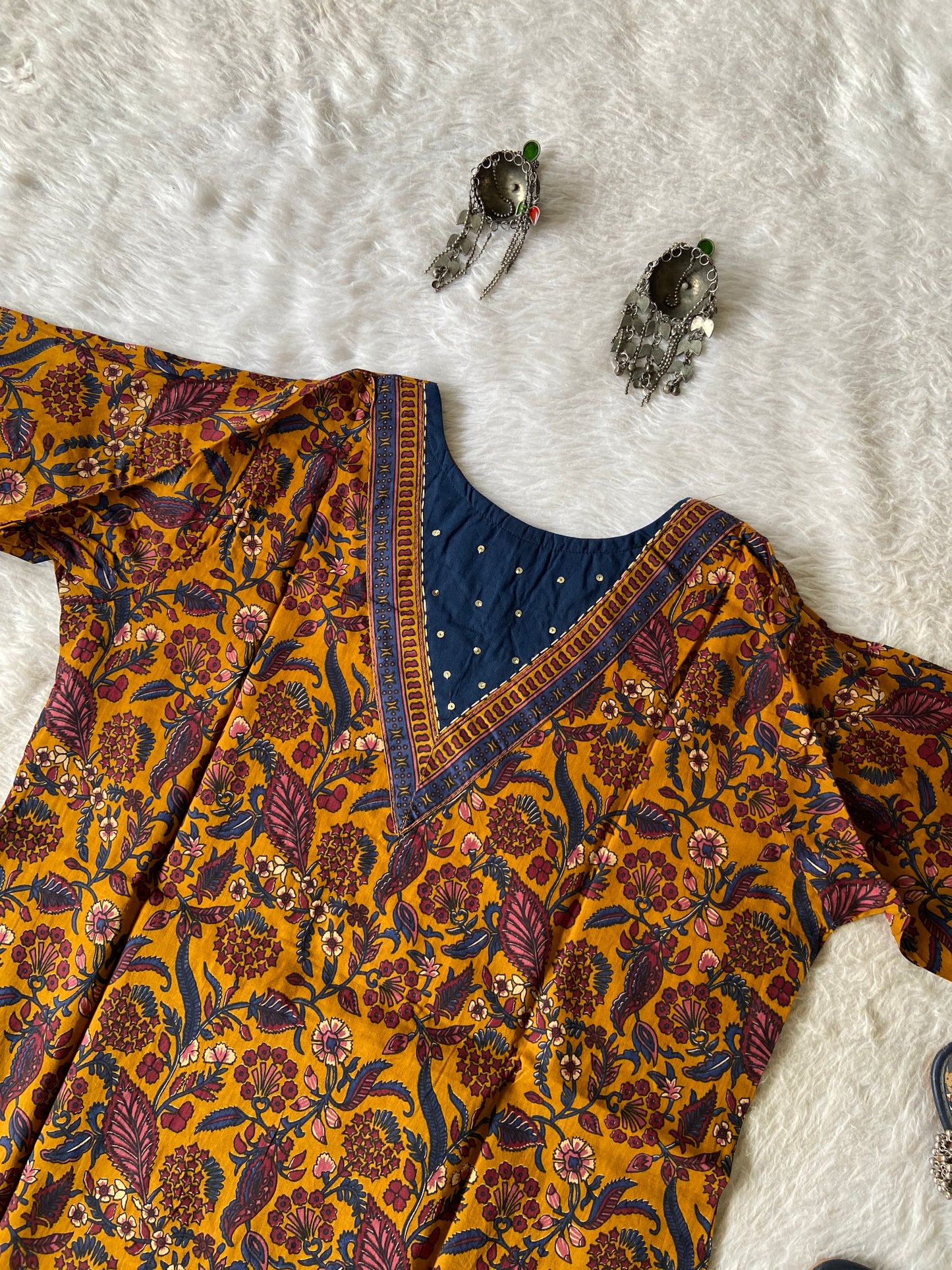 Cotton Short Top (Gamthi Short Top). Cotton Short Top For Women online India. Shop the Latest Festive Summer Collection at Shivani Designer Kurti.