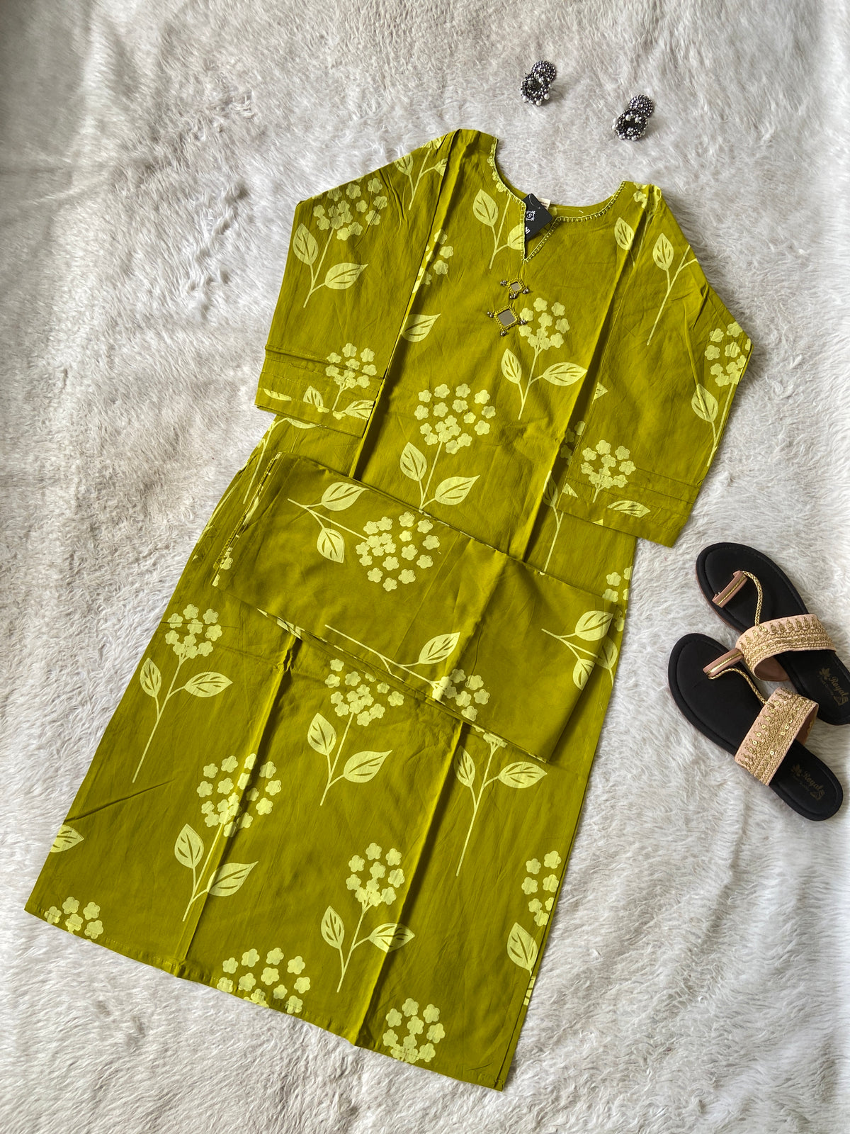 Jaipuri Cotton Printed Straight Kurti With Palazzo. Cotton Kurti Sets For Women Online India. Shop the Latest Festive Summer Collection at Shivani Designer Kurti.