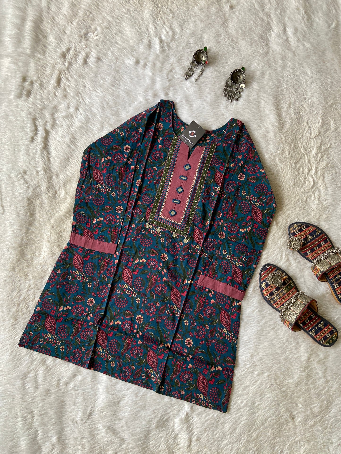 Cotton Short Top (Gamthi Short Top). Cotton Short Top For Women online India. Shop the Latest Festive Summer Collection at Shivani Designer Kurti.