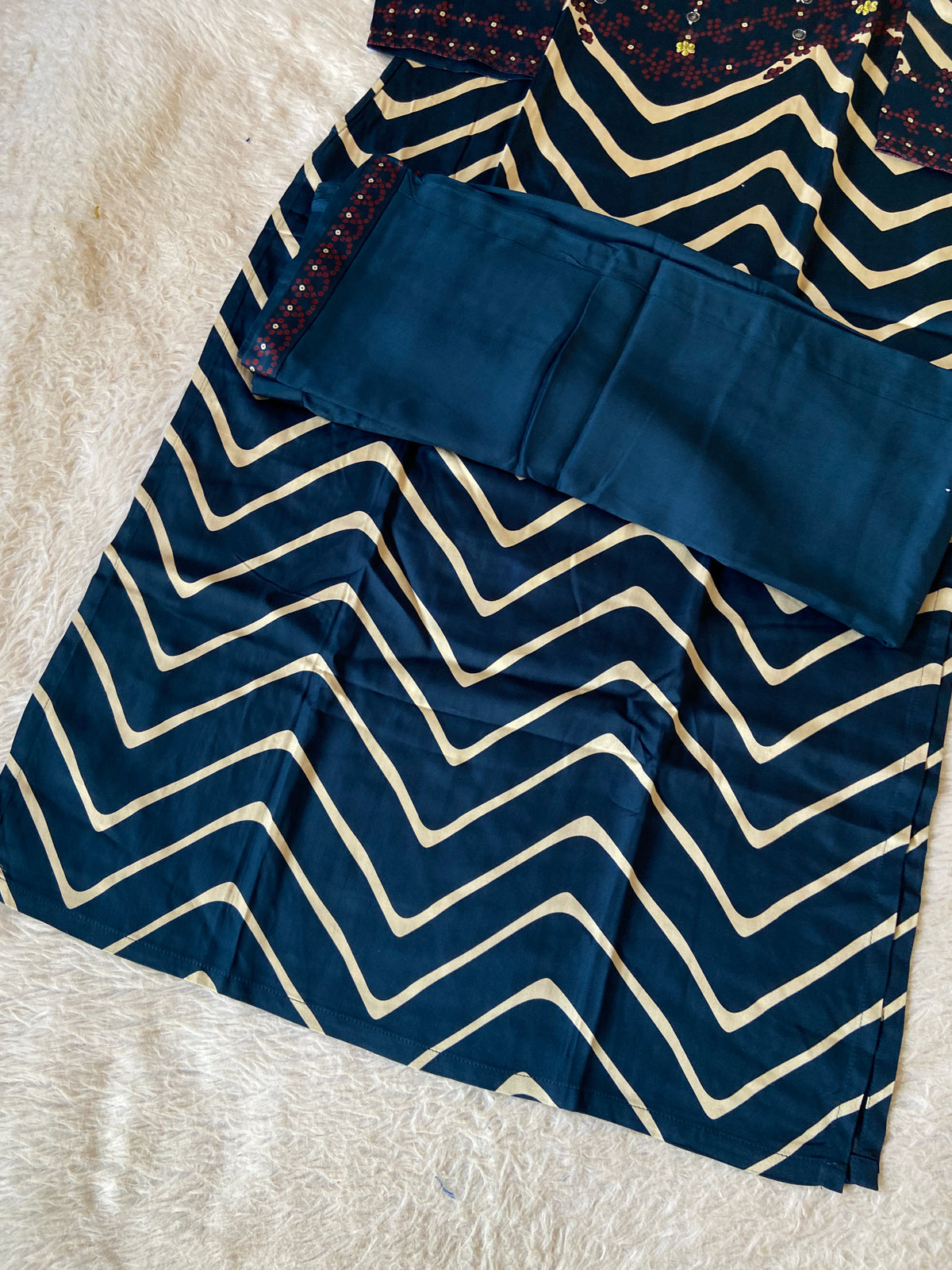 Bandhani (Bandhej) Zig Zag Print Gaji Satin Straight Cut Kurti With Palazzo. Silk Kurti Sets For Women Online India. Shop the Latest Festive Summer Collection at Shivani Designer Kurti.