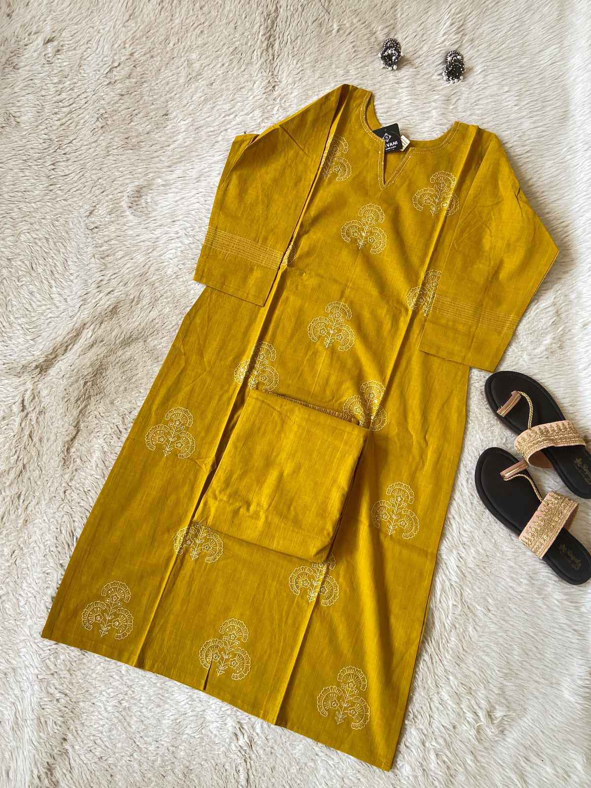 Embroidery Work Cotton Straight Kurti With Palazzo. Cotton Kurti Sets For Women Online India. Shop the Latest Festive Summer Collection at Shivani Designer Kurti.