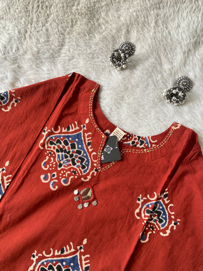 Jaipuri Cotton Printed Straight Kurti With Palazzo. Cotton Kurti Sets For Women Online India. Shop the Latest Festive Summer Collection at Shivani Designer Kurti.
