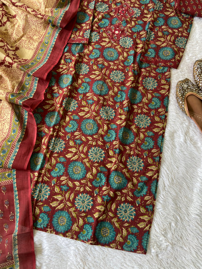 Jaipuri Print Cotton Straight Cut Kurti With Pant And Dupatta. Cotton Suit Sets For Women Online India. Shop the Latest Festive Summer Collection at Shivani Designer Kurti.