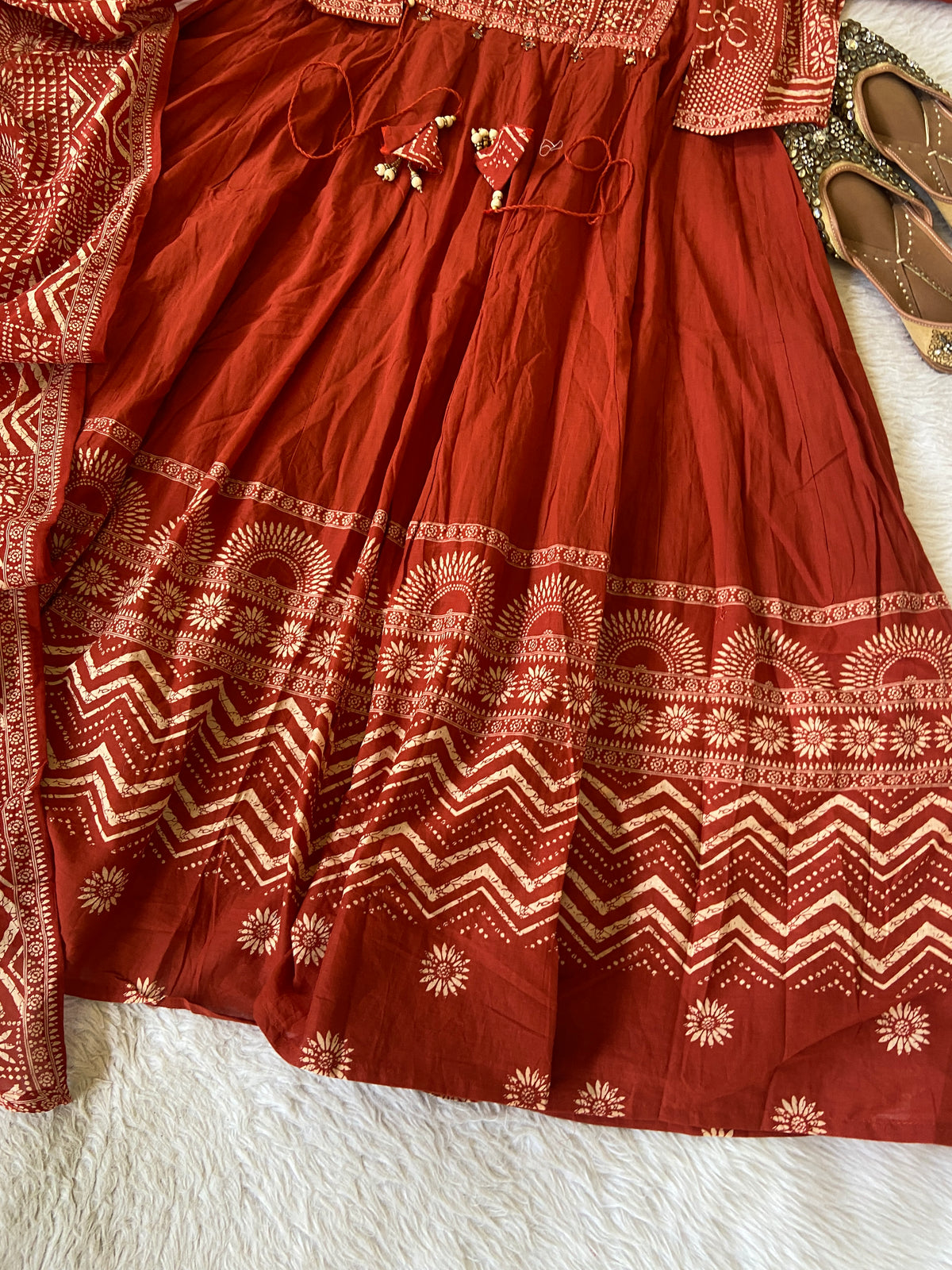 Full Flair Cotton Anarkali Kurti, Pant And Dupatta. Cotton Anarkali Kurti Suits For Women Online India. Shop the Latest Festive Summer Collection at Shivani Designer Kurti.