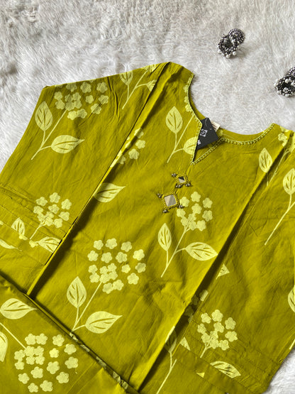 Jaipuri Cotton Printed Straight Kurti With Palazzo. Cotton Kurti Sets For Women Online India. Shop the Latest Festive Summer Collection at Shivani Designer Kurti.