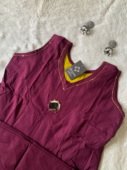 Aplic Work Cotton Anarkali Sleeveless Kurti And Palazzo. Cotton Anarkali Kurti Sets For Women Online India. Shop the Latest Festive Summer Collection at Shivani Designer Kurti.