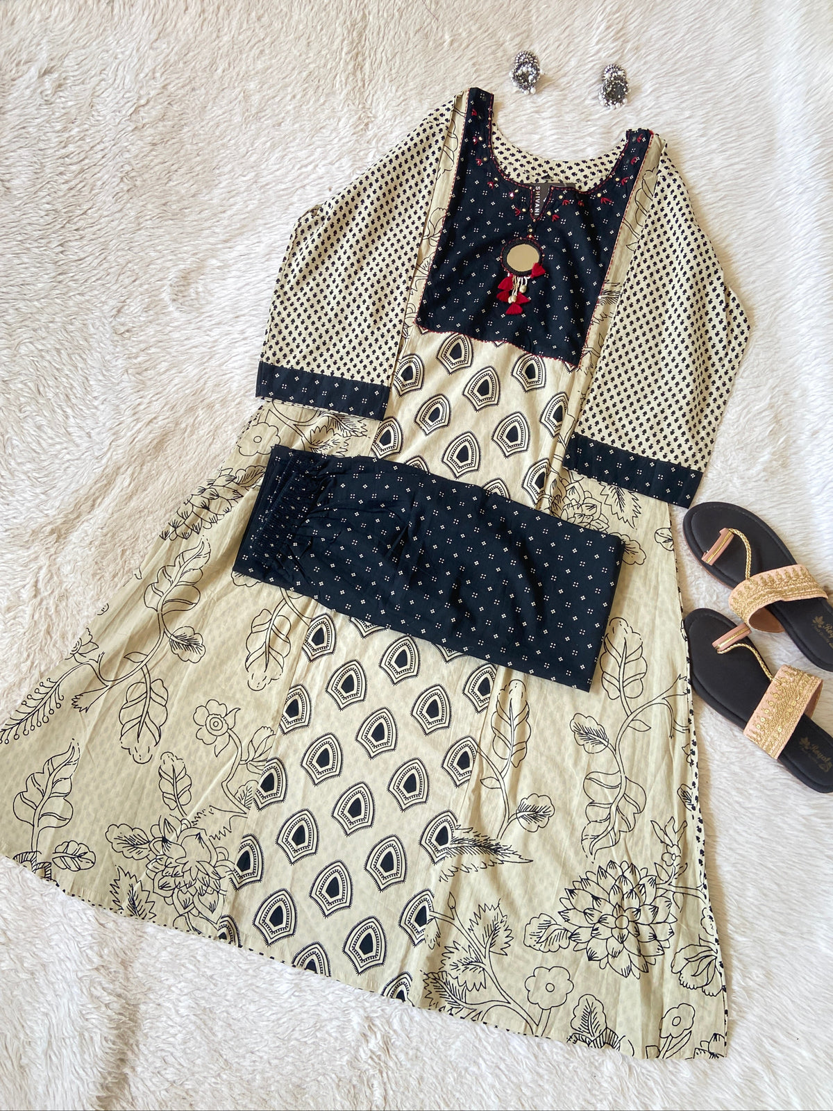 Jaipuri Print Cotton Aline Kurti With Palazzo. Cotton Kurti Sets For Women Online India. Shop the Latest Festive Summer Collection at Shivani Designer Kurti.