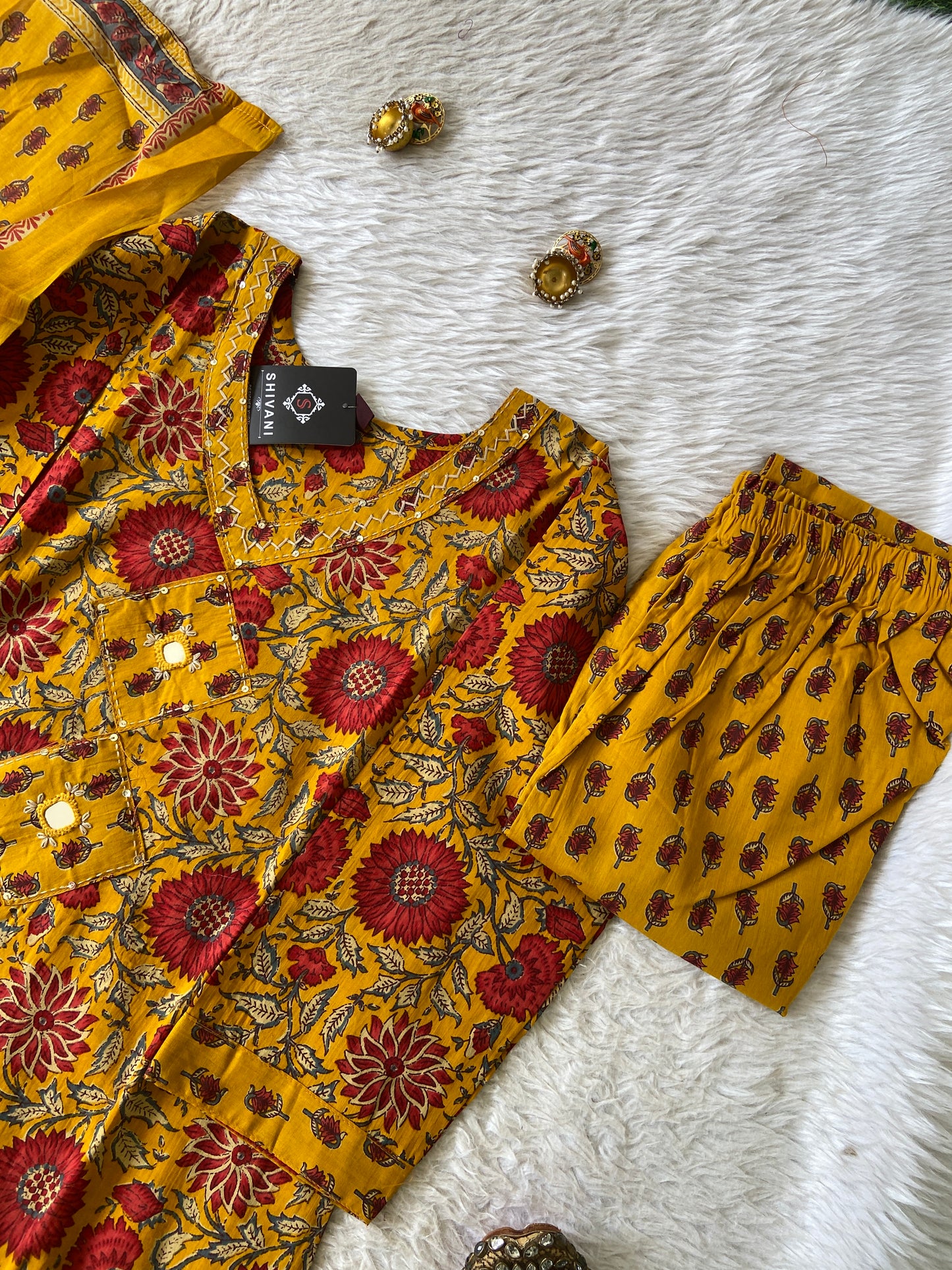 Jaipuri Print Cotton Straight Cut Kurti With Pant And Dupatta. Cotton Suit Sets For Women Online India. Shop the Latest Festive Summer Collection at Shivani Designer Kurti.