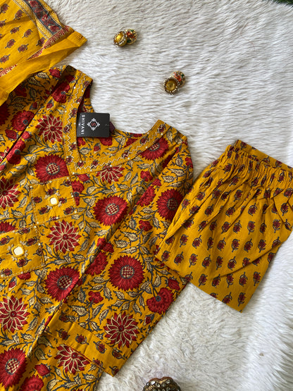 Jaipuri Print Cotton Straight Cut Kurti With Pant And Dupatta. Cotton Suit Sets For Women Online India. Shop the Latest Festive Summer Collection at Shivani Designer Kurti.