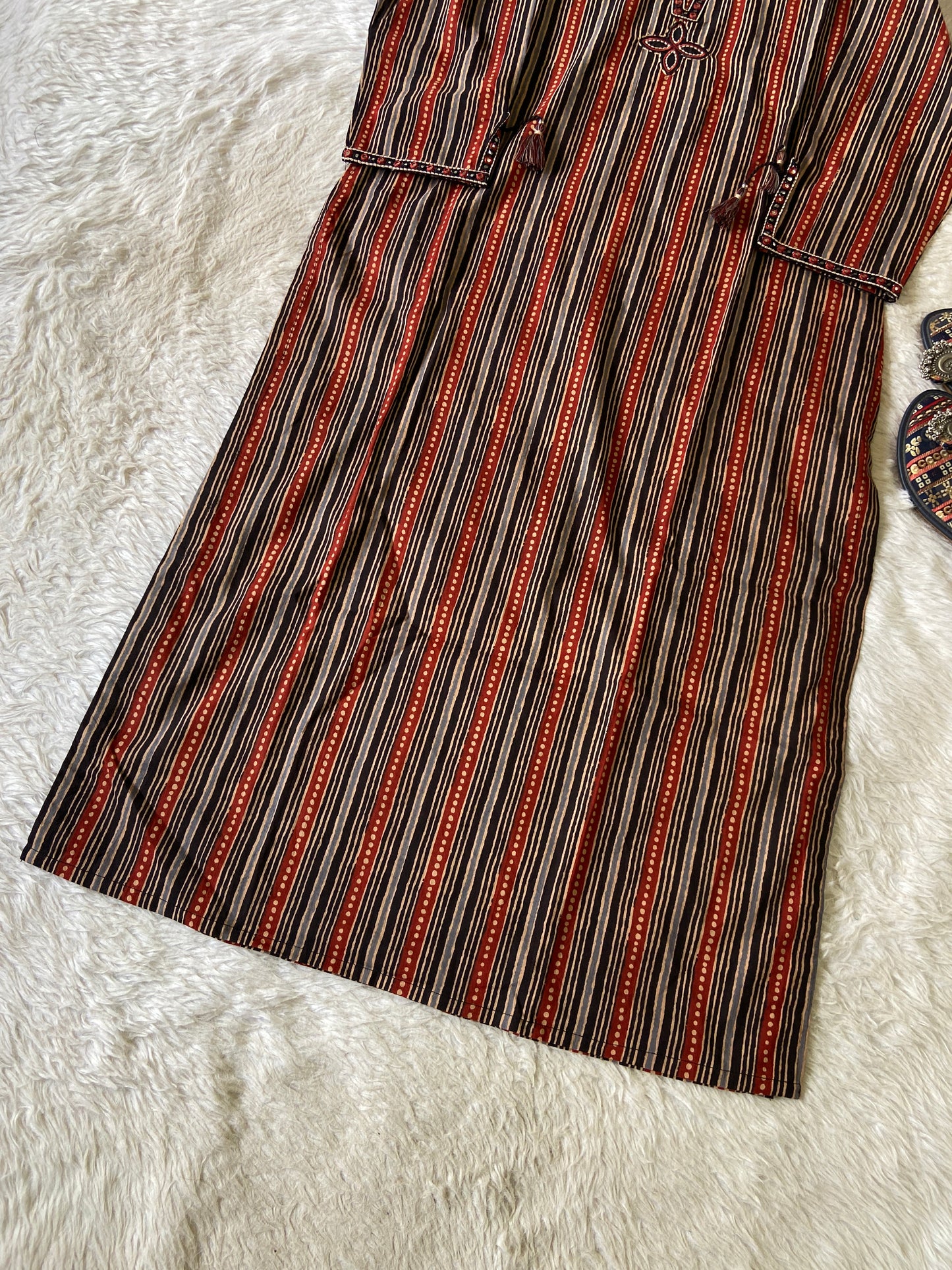 Straight Cotton Kurti. Cotton Kurtis For Women Online India. Shop the Latest Festive Summer Collection at Shivani Designer Kurti.
