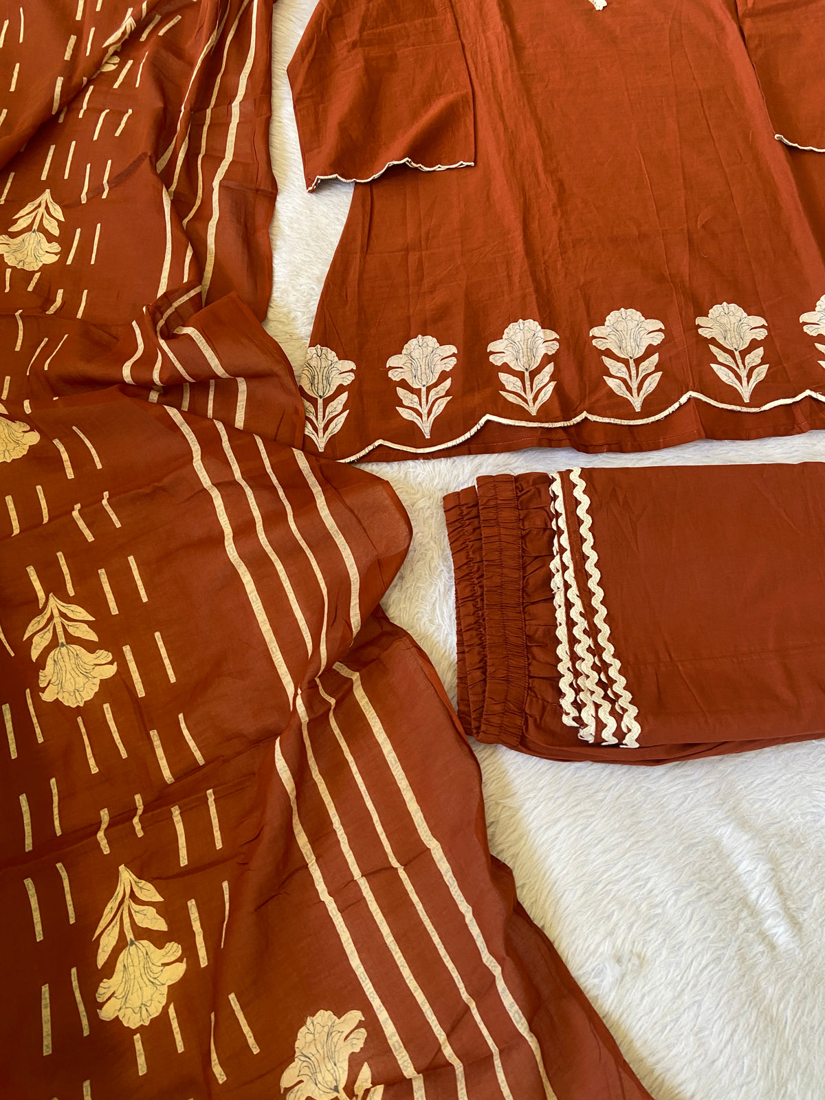 Gopi Dress. Cotton Short Kurti With Divider Palazzo And Dupatta. Cotton Suit Sets For Women Online India. Shop the Latest Festive Summer Collection at Shivani Designer Kurti.