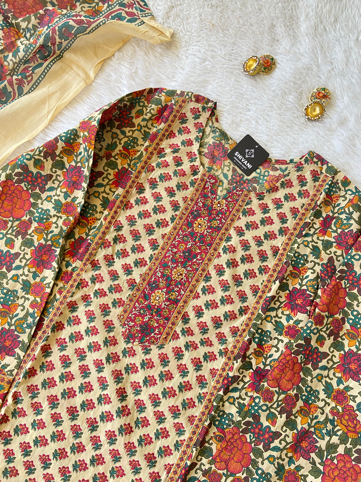 Gopi Dress. Cotton Printed Short Kurti With Divider Palazzo And Dupatta. Cotton Suit Sets For Women Online India. Shop the Latest Festive Summer Collection at Shivani Designer Kurti.