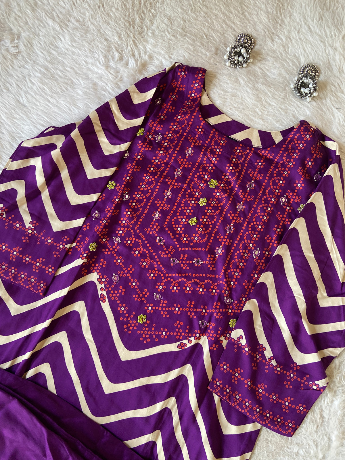 Bandhani (Bandhej) Zig Zag Print Gaji Satin Straight Cut Kurti With Palazzo. Silk Kurti Sets For Women Online India. Shop the Latest Festive Summer Collection at Shivani Designer Kurti.
