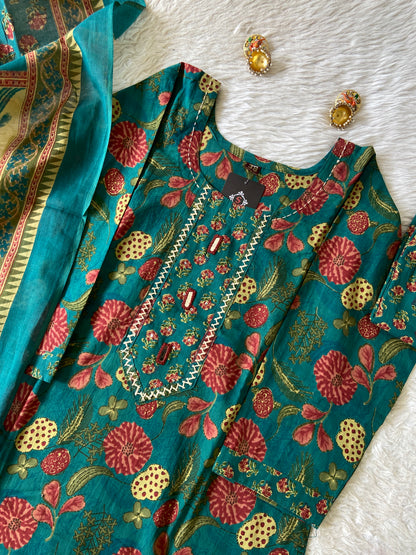 Jaipuri Print Cotton Straight Cut Kurti With Pant And Dupatta. Cotton Suit Sets For Women Online India. Shop the Latest Festive Summer Collection at Shivani Designer Kurti.