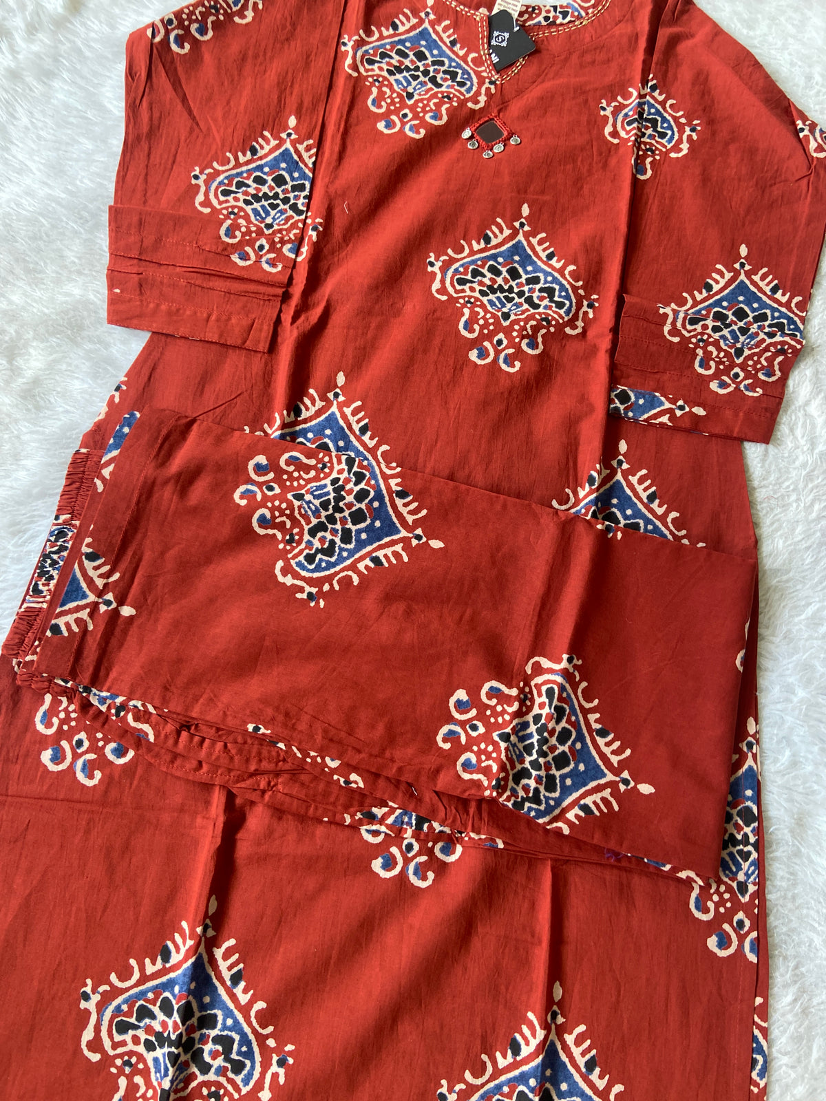 Jaipuri Cotton Printed Straight Kurti With Palazzo. Cotton Kurti Sets For Women Online India. Shop the Latest Festive Summer Collection at Shivani Designer Kurti.