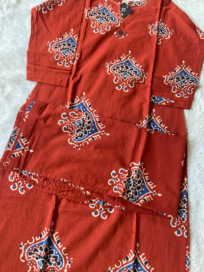 Jaipuri Cotton Printed Straight Kurti With Palazzo. Cotton Kurti Sets For Women Online India. Shop the Latest Festive Summer Collection at Shivani Designer Kurti.
