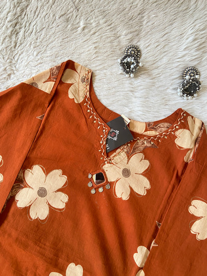 Jaipuri Cotton Printed Straight Kurti With Palazzo. Cotton Kurti Sets For Women Online India. Shop the Latest Festive Summer Collection at Shivani Designer Kurti.