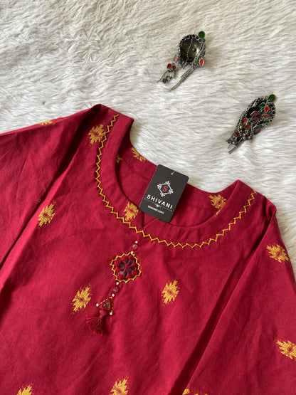 Aline Cotton Kurti. Cotton Kurtis For Women Online India. Shop the Latest Festive Summer Collection at Shivani Designer Kurti.