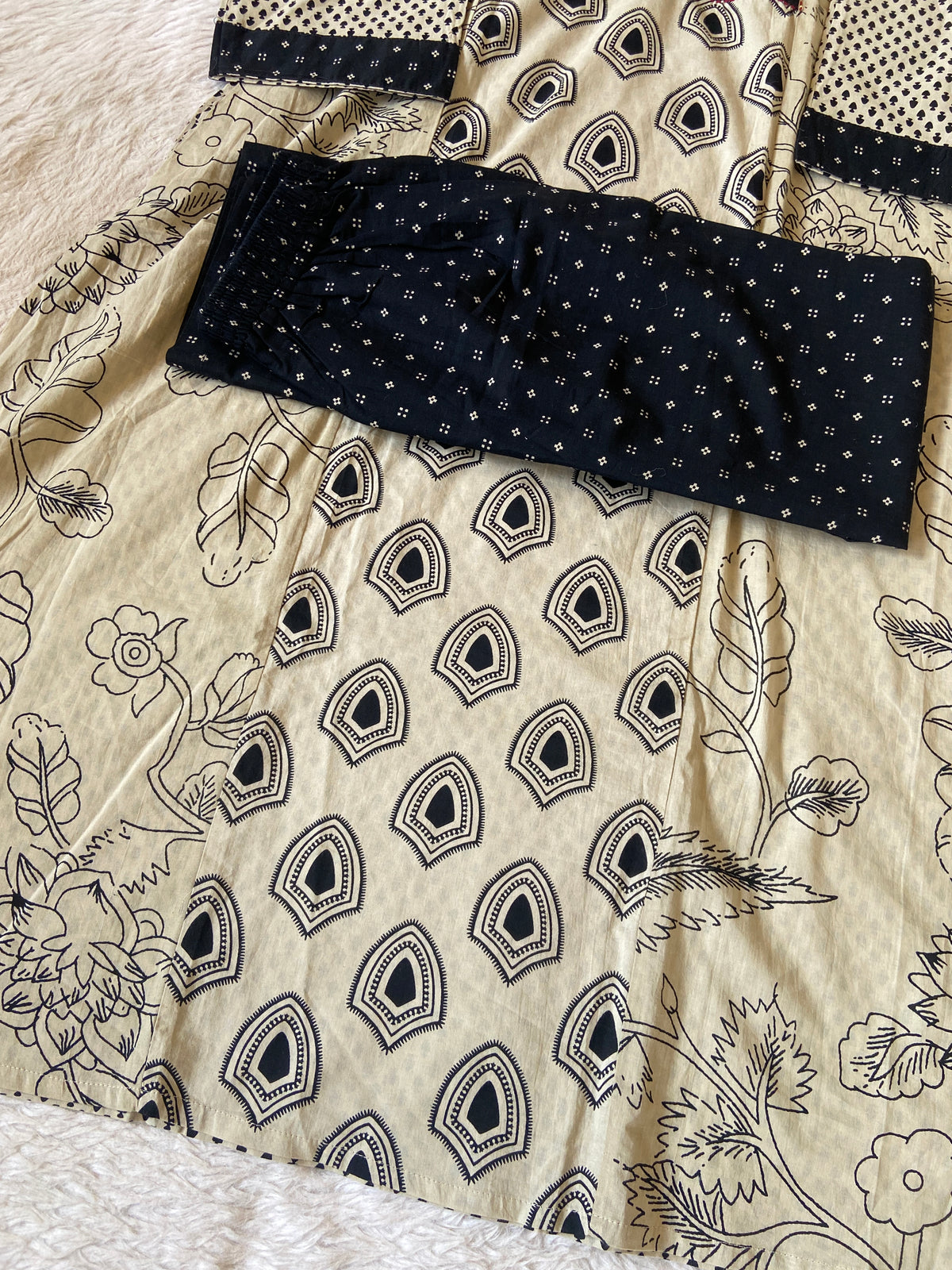 Jaipuri Print Cotton Aline Kurti With Palazzo. Cotton Kurti Sets For Women Online India. Shop the Latest Festive Summer Collection at Shivani Designer Kurti.