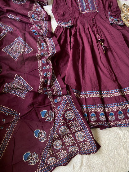 Full Sleeve Cotton Anarkali Kurti, Pant And Dupatta. Cotton Anarkali Kurti Suits For Women Online India. Shop the Latest Festive Summer Collection at Shivani Designer Kurti.