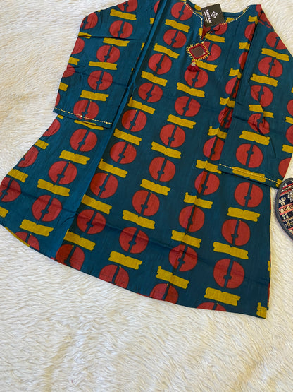 Cotton Short Top (Gamthi Short Top). Cotton Short Top For Women online India. Shop the Latest Festive Summer Collection at Shivani Designer Kurti.