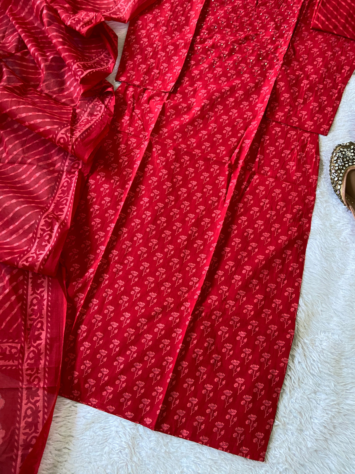 Jaipuri Cotton Straight Kurti, Pant And Dupatta. Cotton Kurti Suits For Women Online India. Shop the Latest Festive Summer Collection at Shivani Designer Kurti.