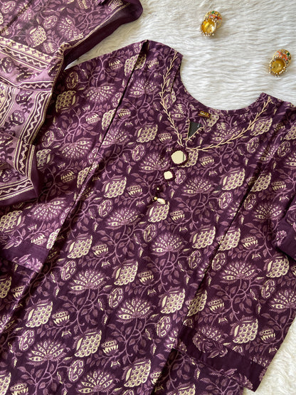 Jaipuri Print Cotton Straight Cut Kurti With Pant And Dupatta. Cotton Suit Sets For Women Online India. Shop the Latest Festive Summer Collection at Shivani Designer Kurti.