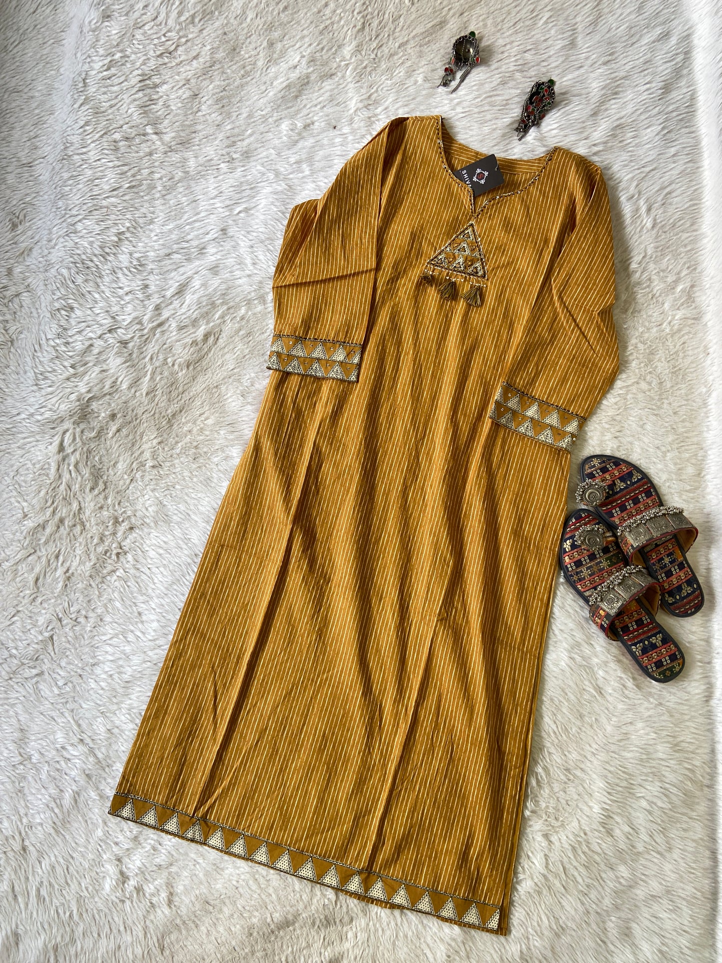 Straight Cotton Kurti. Cotton Kurtis For Women Online India. Shop the Latest Festive Summer Collection at Shivani Designer Kurti.