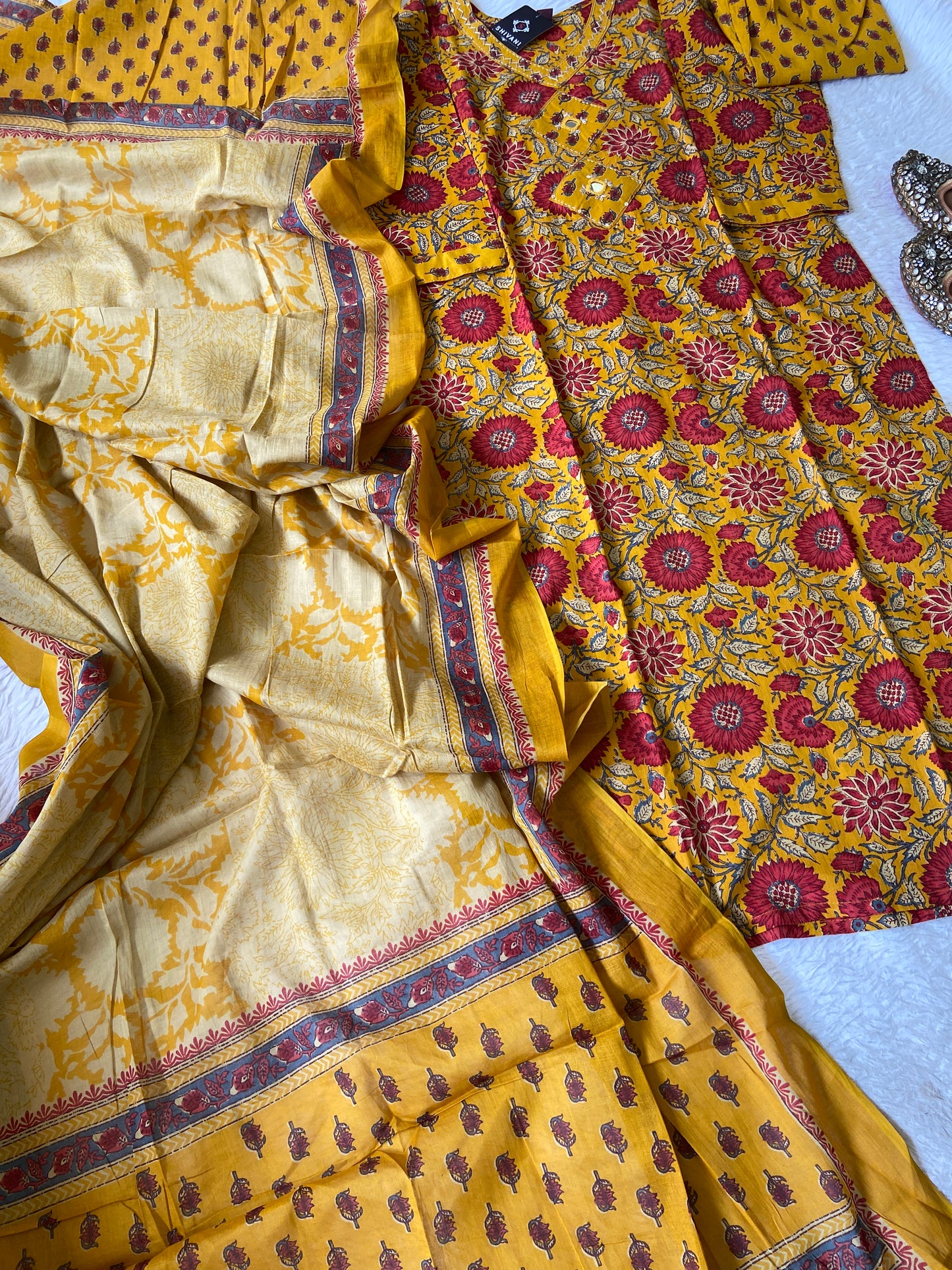 Jaipuri Print Cotton Straight Cut Kurti With Pant And Dupatta. Cotton Suit Sets For Women Online India. Shop the Latest Festive Summer Collection at Shivani Designer Kurti.