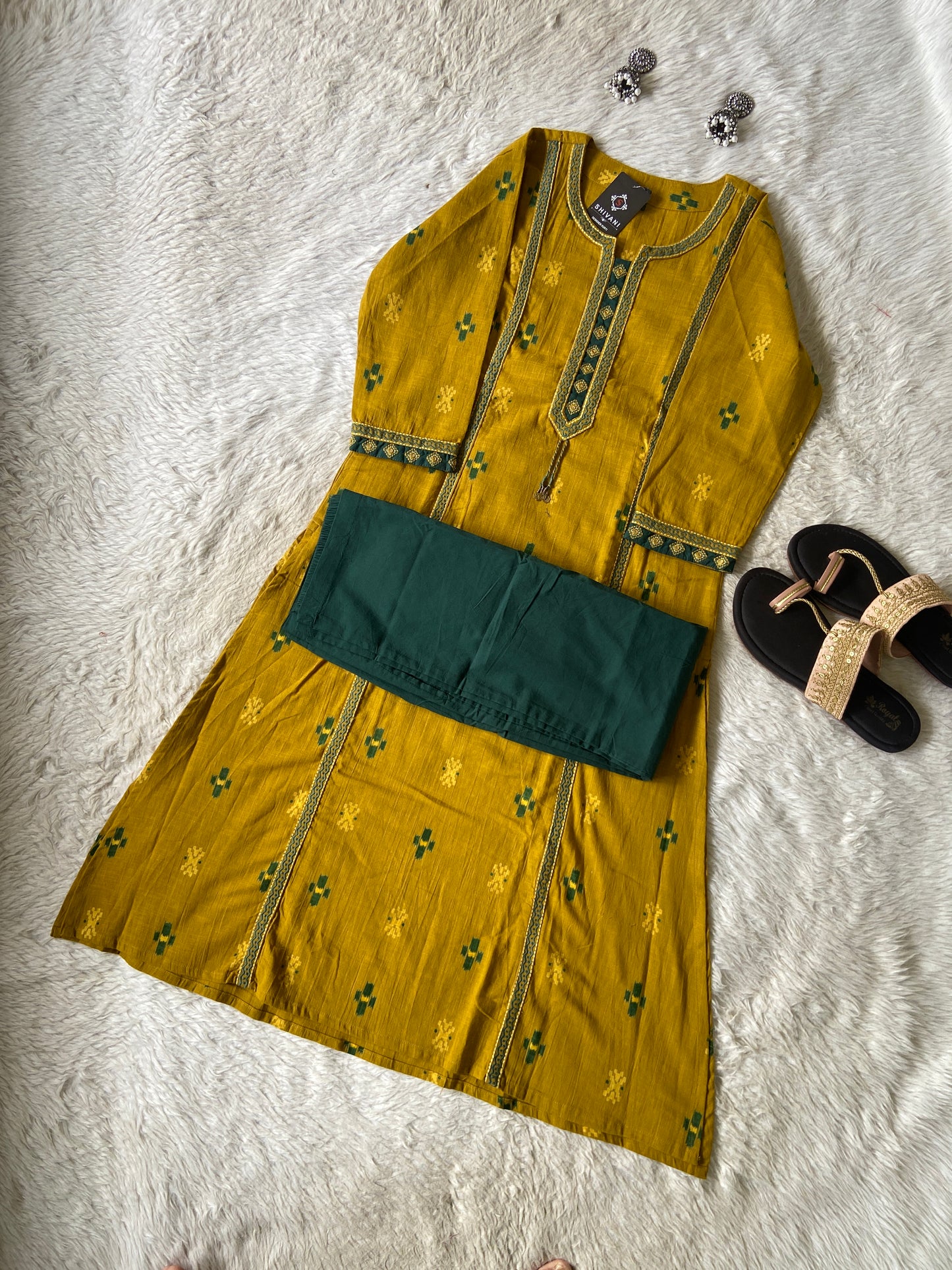 Linen Cotton Aline With Cut Kurti And Palazzo. Cotton Aline Kurti Sets For Women Online India. Shop the Latest Festive Summer Collection at Shivani Designer Kurti.