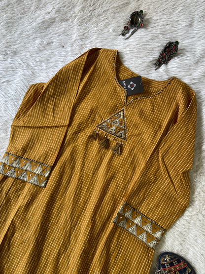 Straight Cotton Kurti. Cotton Kurtis For Women Online India. Shop the Latest Festive Summer Collection at Shivani Designer Kurti.