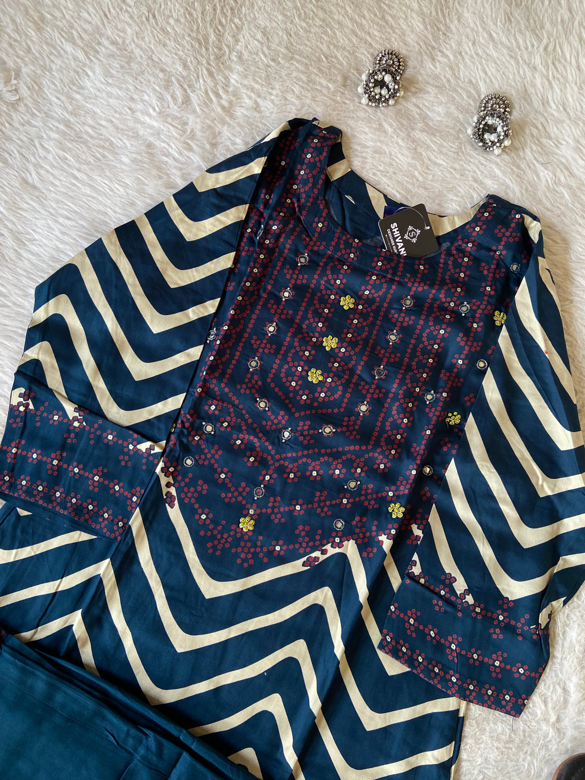 Bandhani (Bandhej) Zig Zag Print Gaji Satin Straight Cut Kurti With Palazzo. Silk Kurti Sets For Women Online India. Shop the Latest Festive Summer Collection at Shivani Designer Kurti.