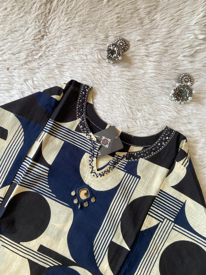 Jaipuri Cotton Printed Straight Kurti With Palazzo. Cotton Kurti Sets For Women Online India. Shop the Latest Festive Summer Collection at Shivani Designer Kurti.