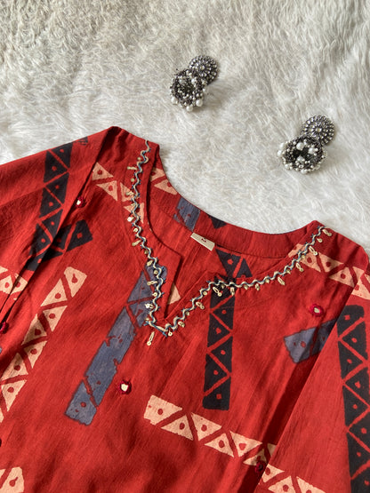 Jaipuri Cotton Printed Straight Kurti With Palazzo. Cotton Kurti Sets For Women Online India. Shop the Latest Festive Summer Collection at Shivani Designer Kurti.