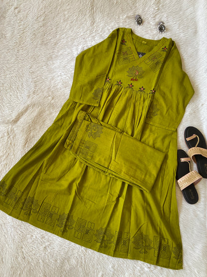 Block Print Aline Kurti And Palazzo. Cotton Kurti Sets For Women Online India. Shop the Latest Festive Summer Collection at Shivani Designer Kurti.