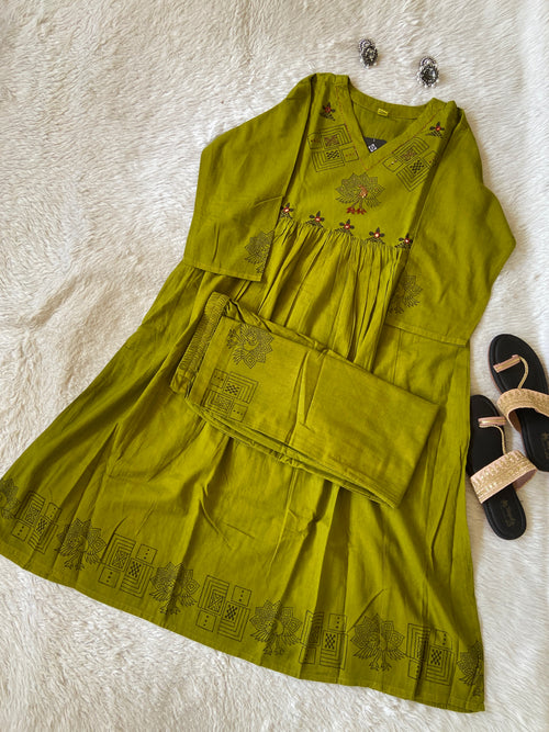 Block Print Aline Kurti And Palazzo. Cotton Kurti Sets For Women Online India. Shop the Latest Festive Summer Collection at Shivani Designer Kurti.