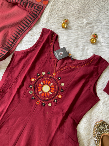 Mirror Work Cotton Anarkali Sleeveless Kurti, Palazzo And Dupatta. Cotton Anarkali Kurti Suits For Women Online India. Shop the Latest Festive Summer Collection at Shivani Designer Kurti.