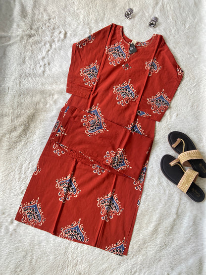 Jaipuri Cotton Printed Straight Kurti With Palazzo. Cotton Kurti Sets For Women Online India. Shop the Latest Festive Summer Collection at Shivani Designer Kurti.