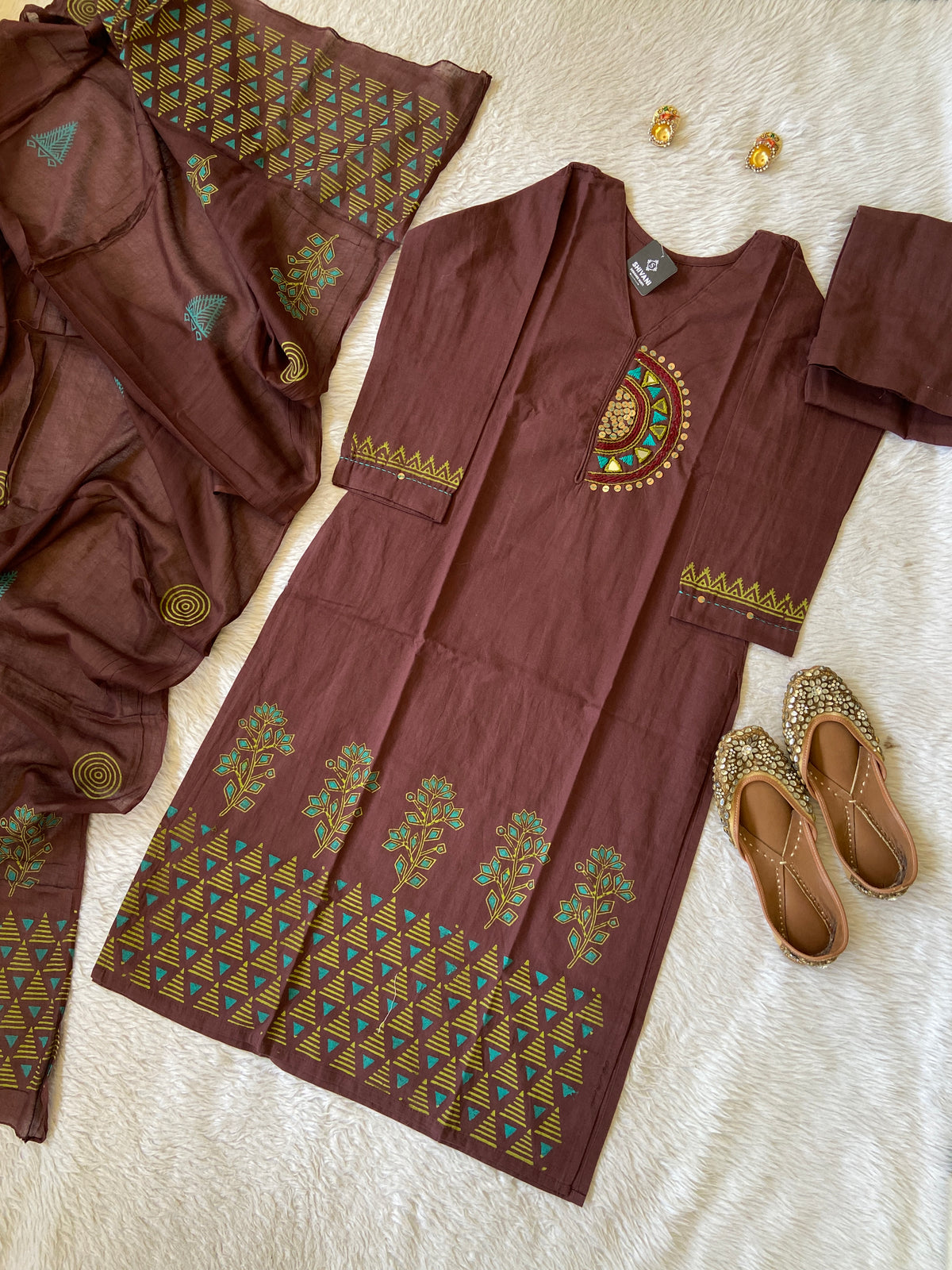 Mirror Hand Work Cotton Flex Straight Cut Kurti With Palazzo And Dupatta. Cotton Suit Sets For Women Online India. Shop the Latest Festive Summer Collection at Shivani Designer Kurti.