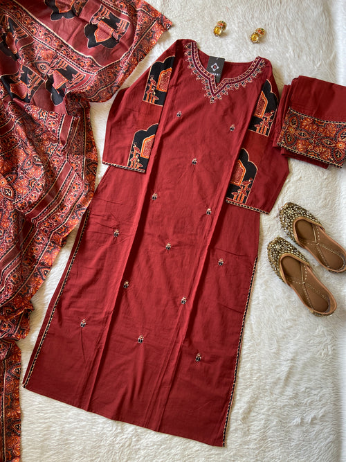 Sleeve Patch Work Cotton Straight Kurti, Pant And Dupatta. Cotton Suit Sets For Women Online India. Shop the Latest Festive Summer Collection at Shivani Designer Kurti.