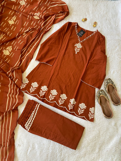 Gopi Dress. Cotton Short Kurti With Divider Palazzo And Dupatta. Cotton Suit Sets For Women Online India. Shop the Latest Festive Summer Collection at Shivani Designer Kurti.